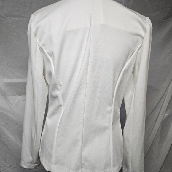 Blazer - Picture 5 of 10